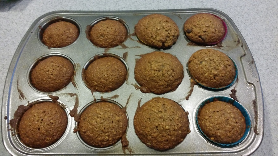 Healthy Apple Cinnamon Oatmeal Muffins