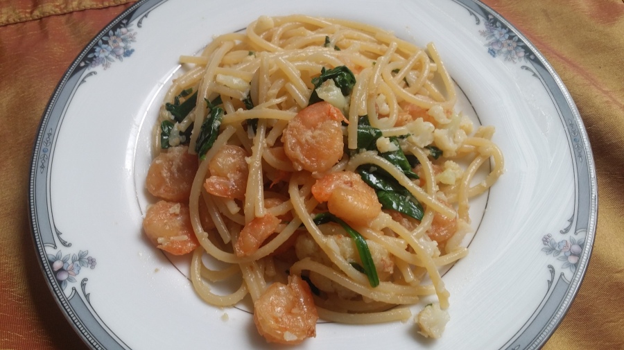 Garlic Shrimp Pasta with Cauliflower and&nbsp;Spinach